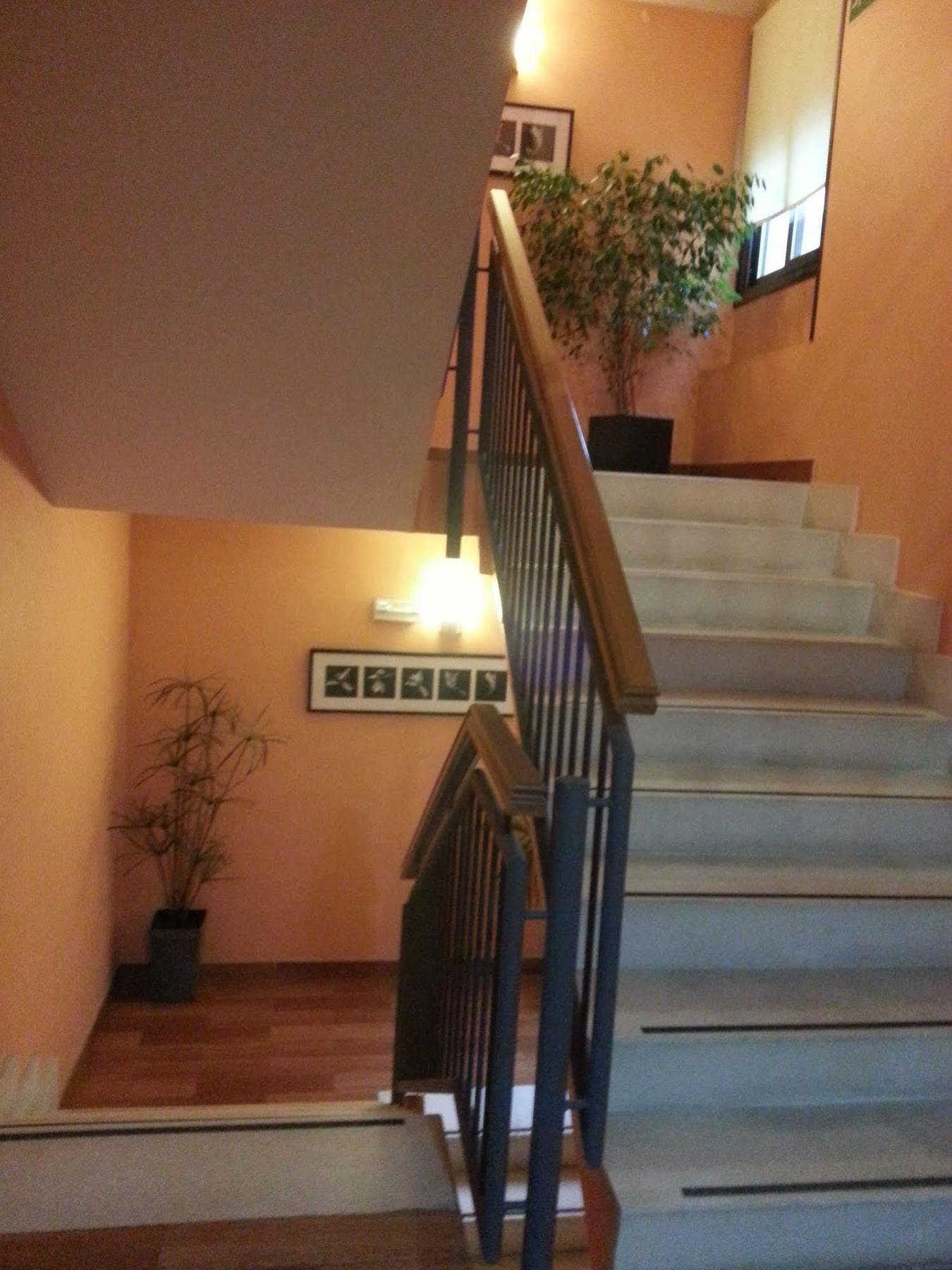 Hostal El Arco Mejorada Del Campo Exterior foto